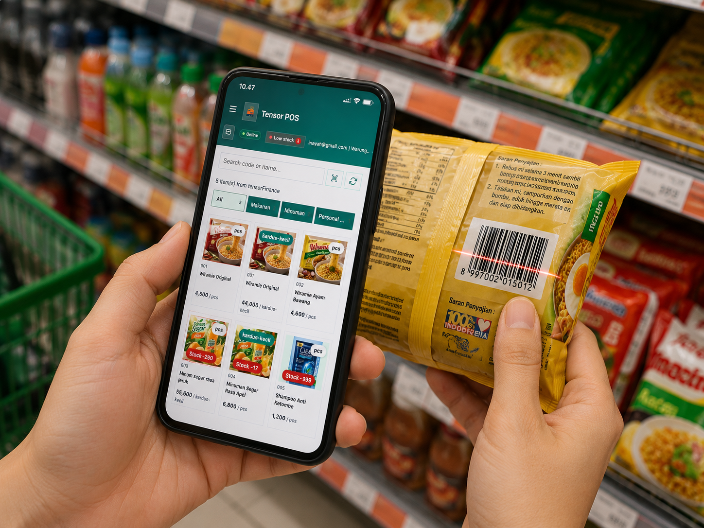 Pemindaian barcode barang toserba dengan ponsel
